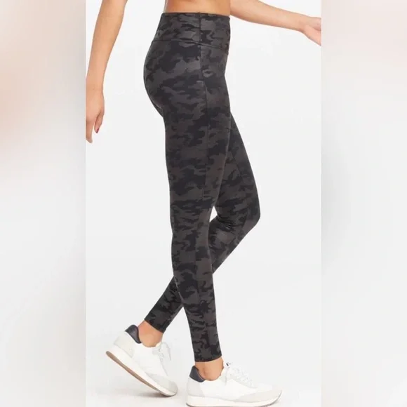 NWOT SPANX Faux Leather High Rise Camo Leggings- Size Large - Picture 2 of 8